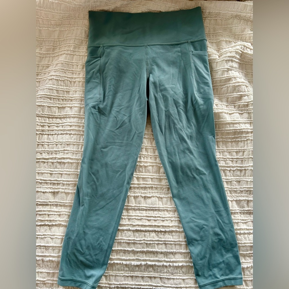 Athleta Blue Salutation Stash 7/8 Tights/Leggings